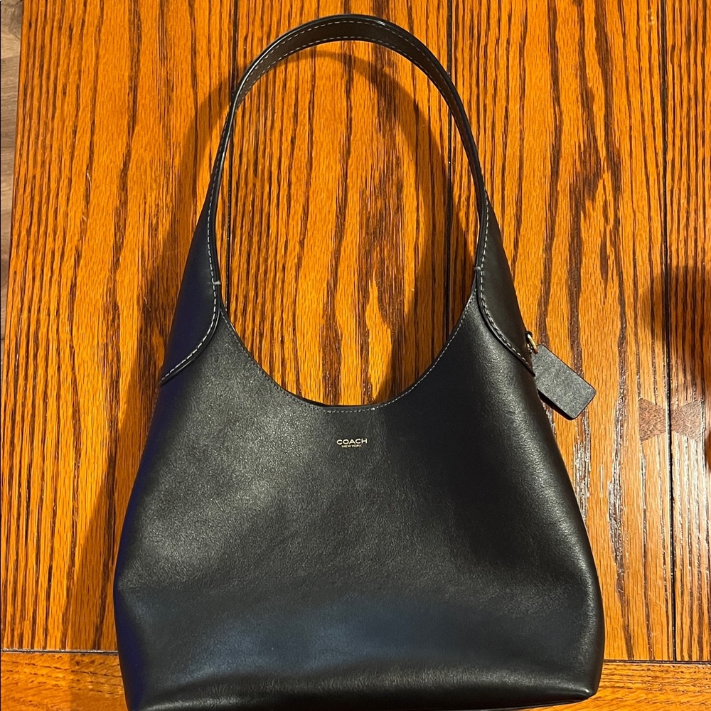 Authentic Coach Brooklyn 28 Shoulder Bag in black leather and brass like new EUC